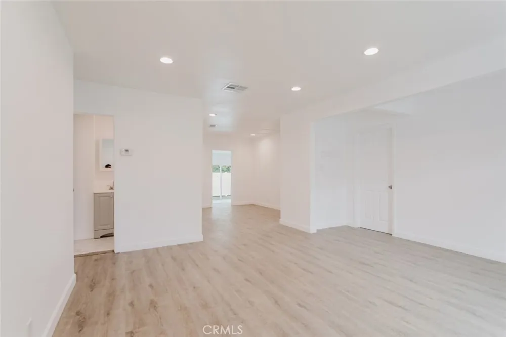 18308 Gresham Street Northridge, CA 91325