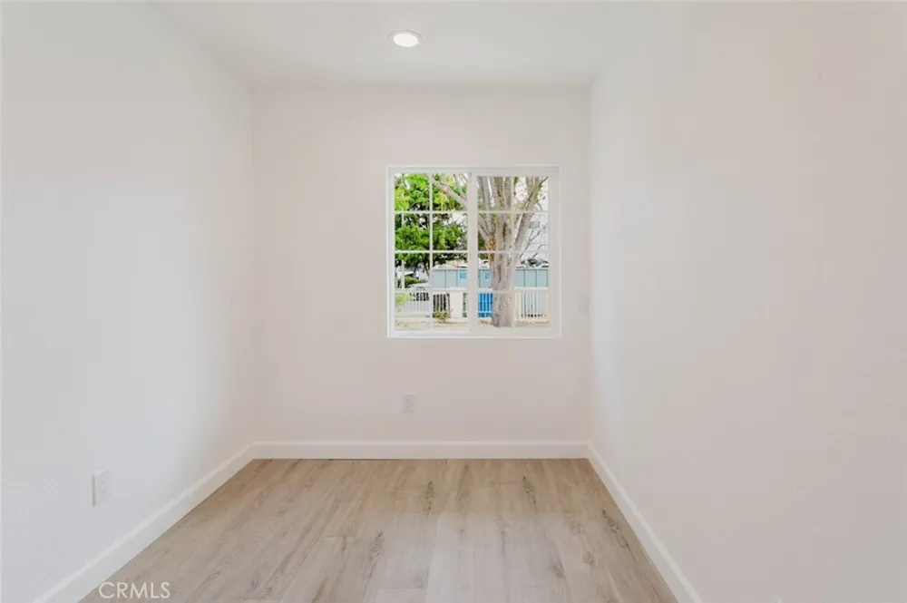 18308 Gresham Street Northridge, CA 91325