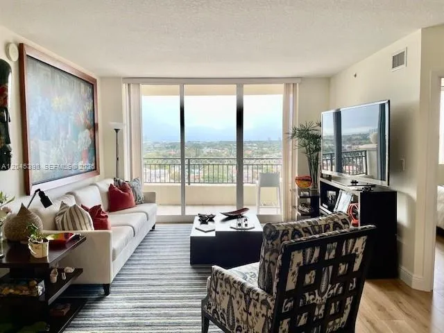 3232 SW 22nd Ter #1303 Miami, FL 33145