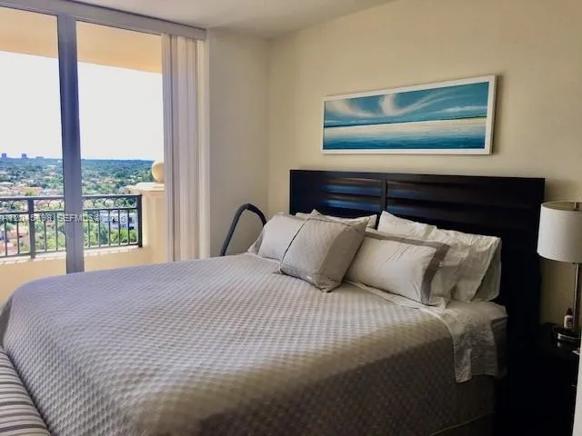 3232 SW 22nd Ter #1303 Miami, FL 33145