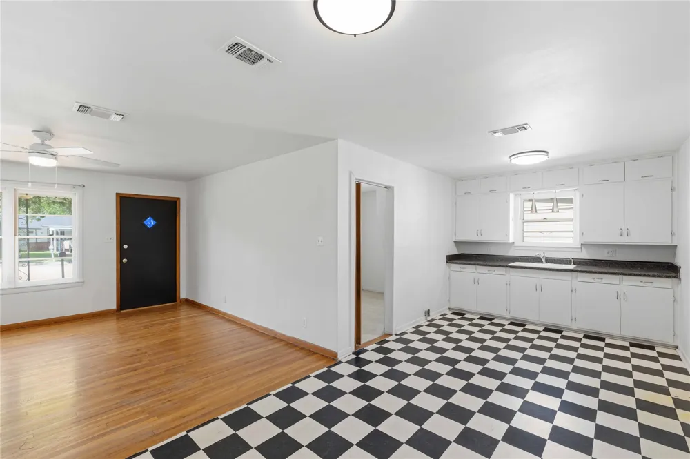 615 E 10th Street Coleman, TX 76834