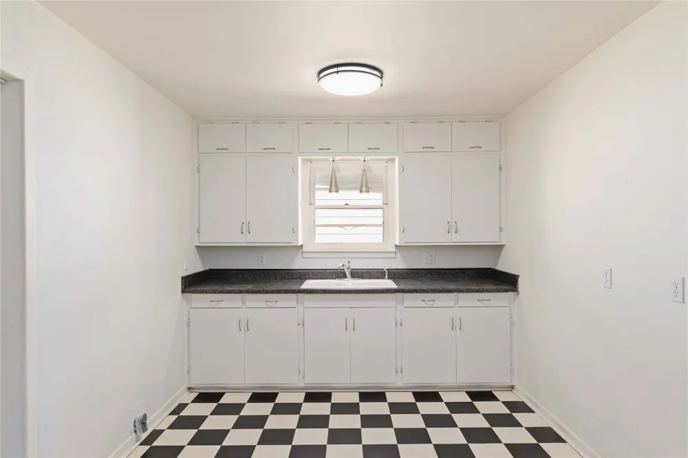 615 E 10th Street Coleman, TX 76834
