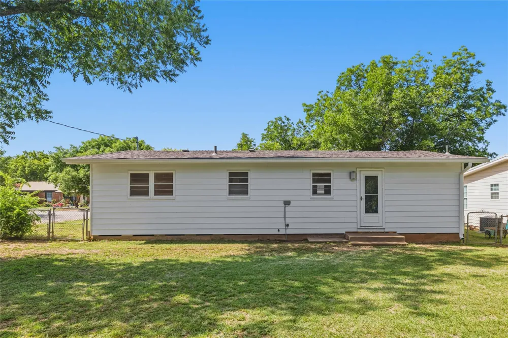 615 E 10th Street Coleman, TX 76834