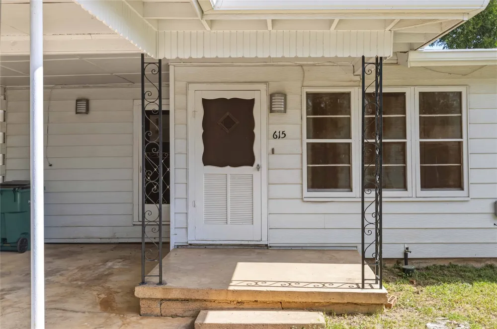 615 E 10th Street Coleman, TX 76834