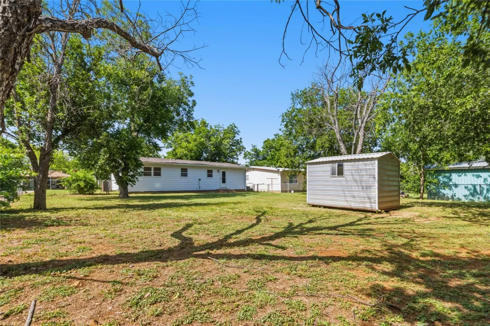 615 E 10th Street Coleman, TX 76834