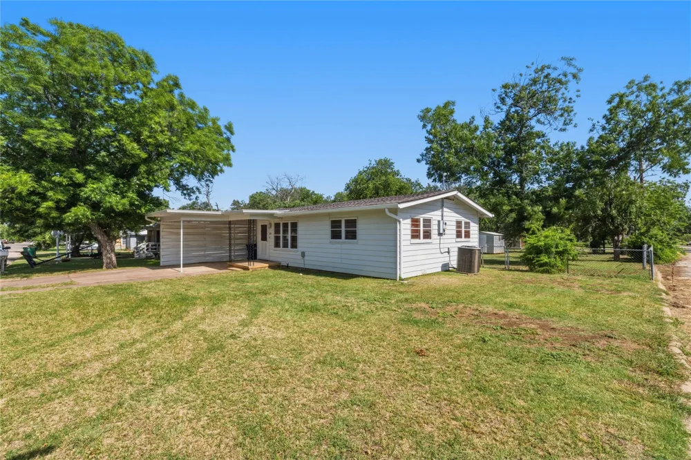 615 E 10th Street Coleman, TX 76834