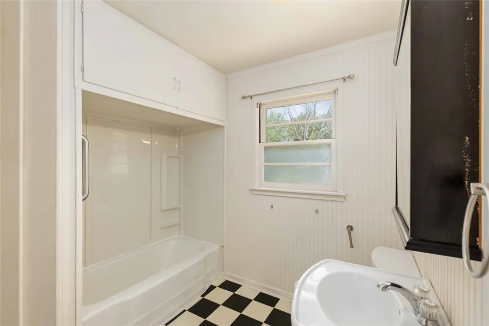 615 E 10th Street Coleman, TX 76834