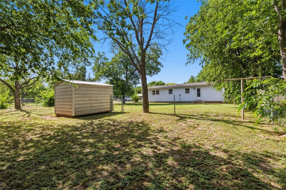 615 E 10th Street Coleman, TX 76834