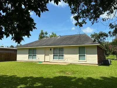 910 Old Angleton Road Clute, TX 77531