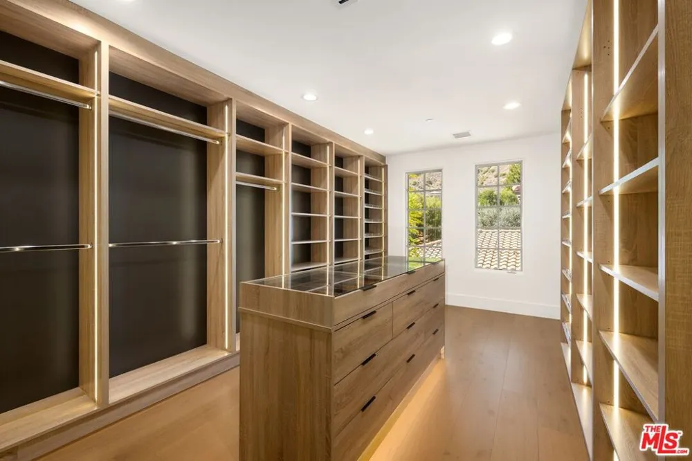 29462 Malibu View Court Agoura Hills, CA 91301