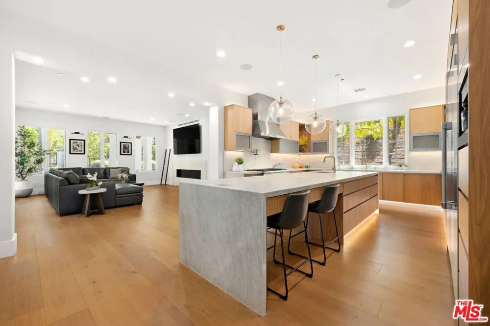 29462 Malibu View Court Agoura Hills, CA 91301