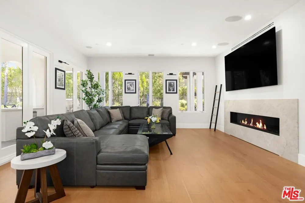 29462 Malibu View Court Agoura Hills, CA 91301