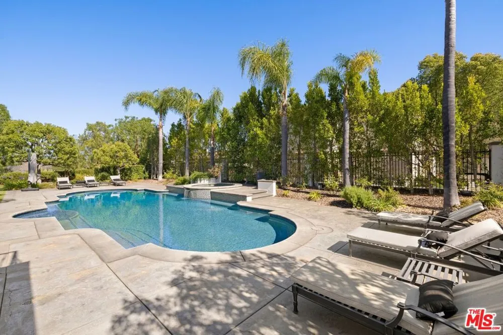 29462 Malibu View Court Agoura Hills, CA 91301