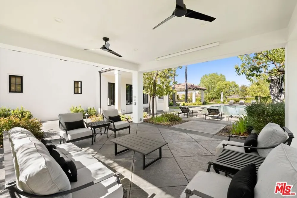 29462 Malibu View Court Agoura Hills, CA 91301