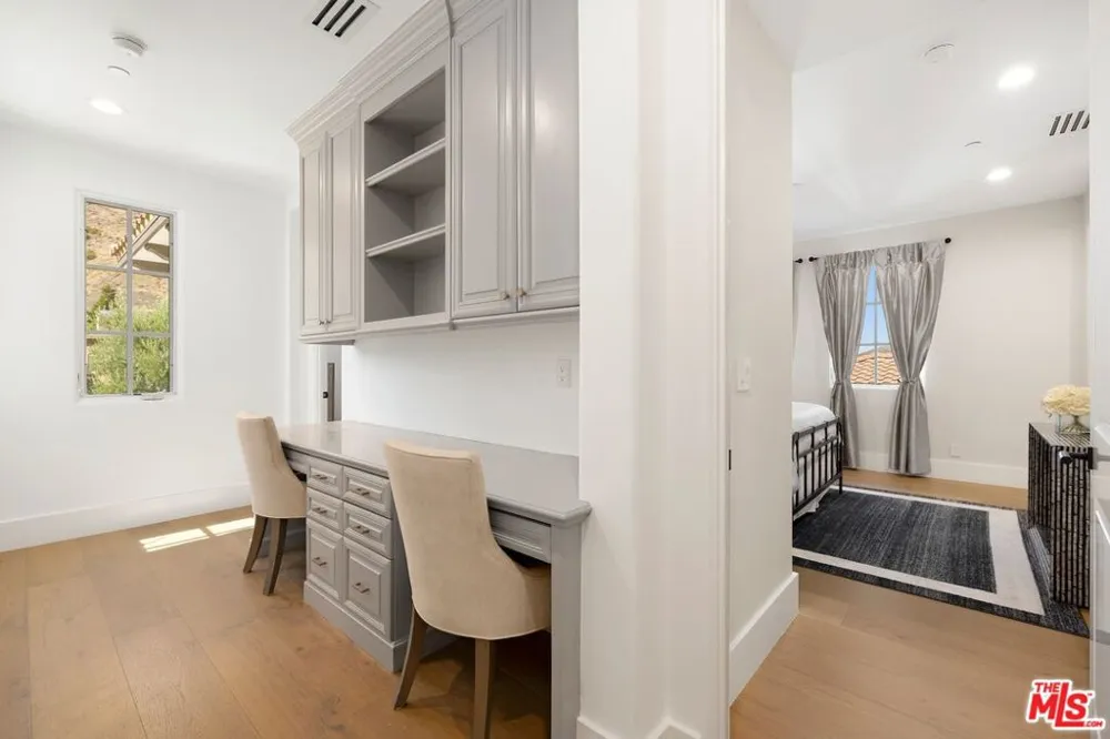 29462 Malibu View Court Agoura Hills, CA 91301