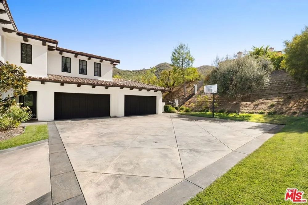 29462 Malibu View Court Agoura Hills, CA 91301