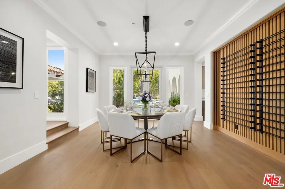 29462 Malibu View Court Agoura Hills, CA 91301