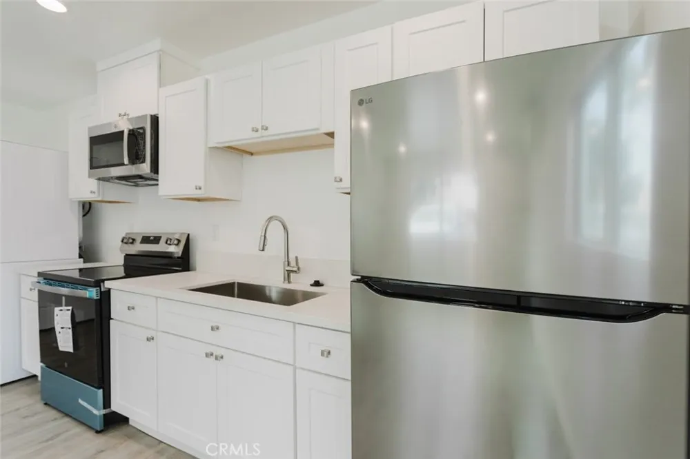 18306 Gresham Street Northridge, CA 91325