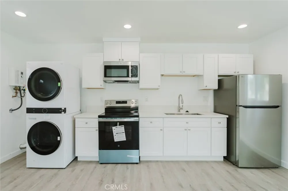 18306 Gresham Street Northridge, CA 91325