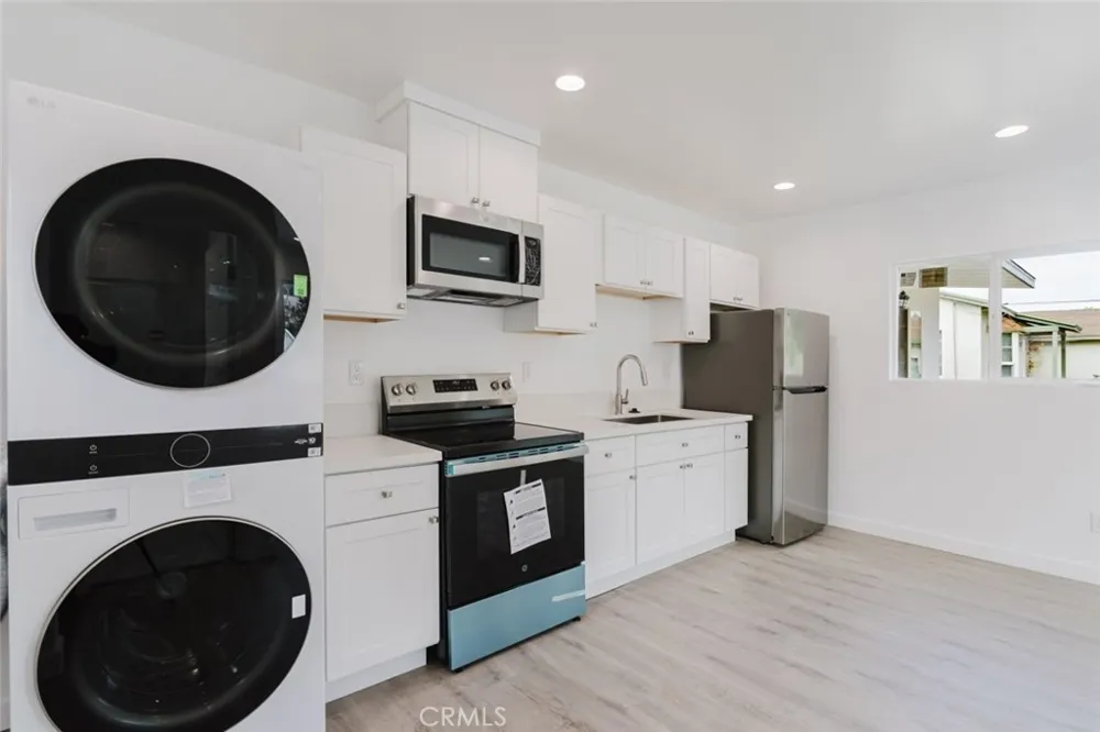 18306 Gresham Street Northridge, CA 91325