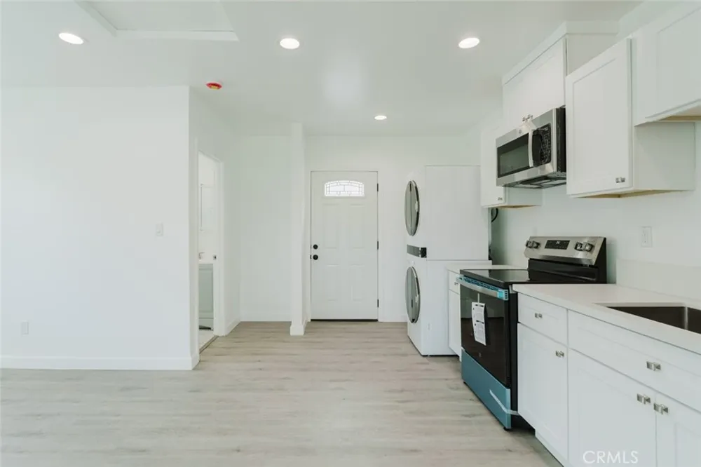 18306 Gresham Street Northridge, CA 91325