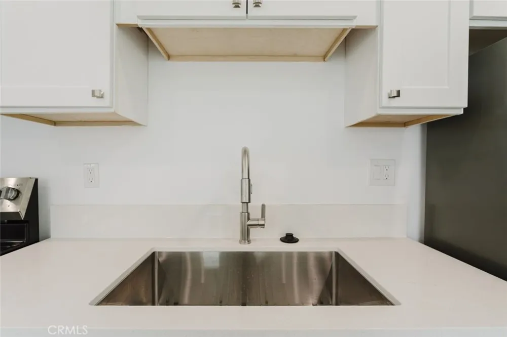 18306 Gresham Street Northridge, CA 91325