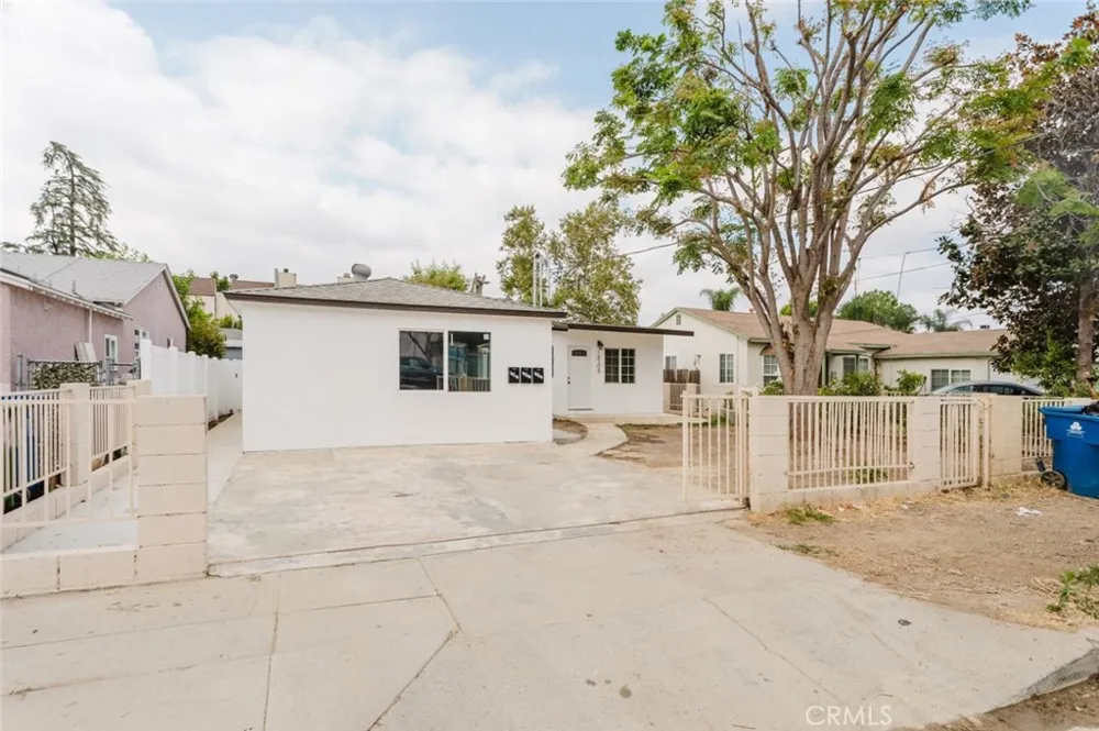 18306 Gresham Street Northridge, CA 91325