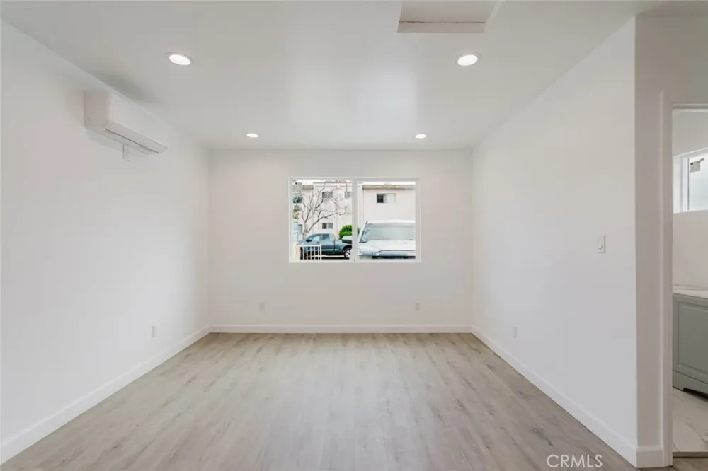 18306 Gresham Street Northridge, CA 91325