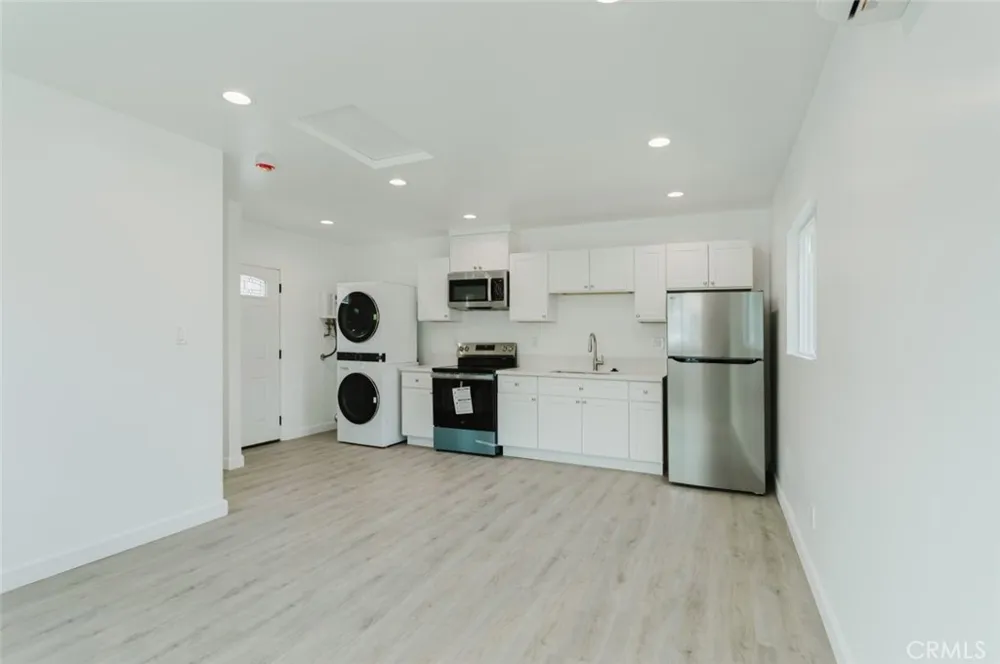 18306 Gresham Street Northridge, CA 91325