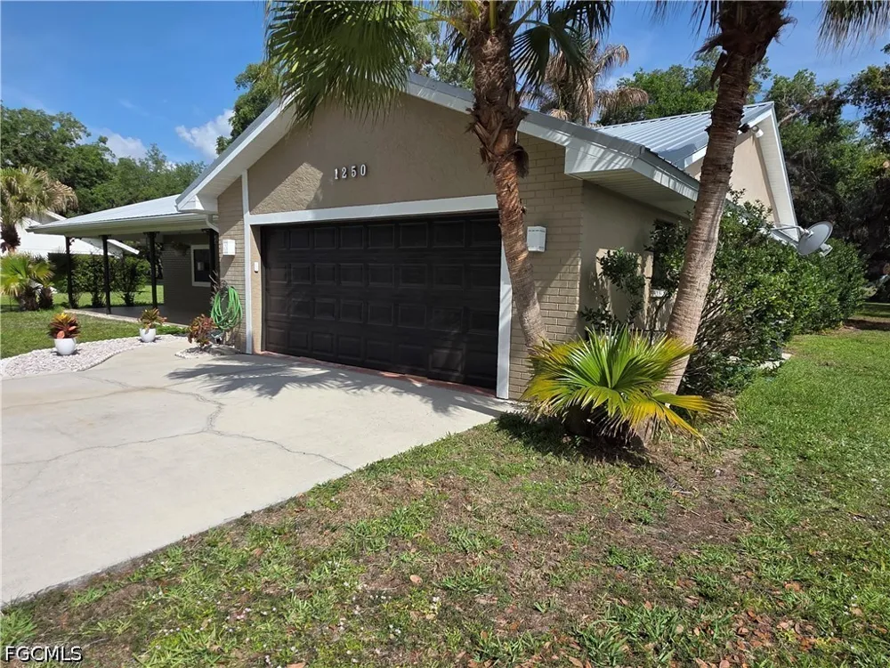 Riverbend Drive Labelle, FL 33935