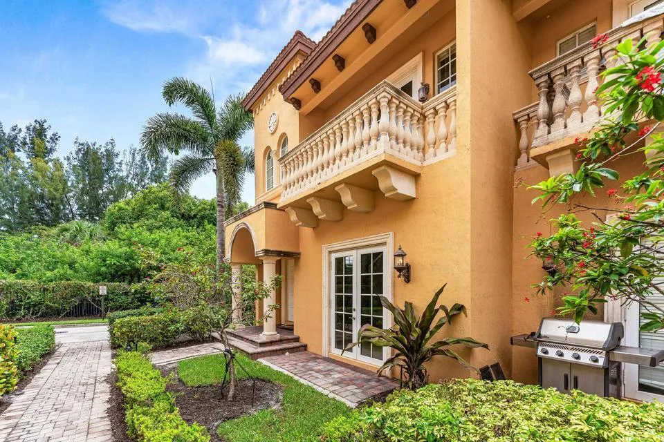 210 NE 69th Circle Boca Raton, FL 33487