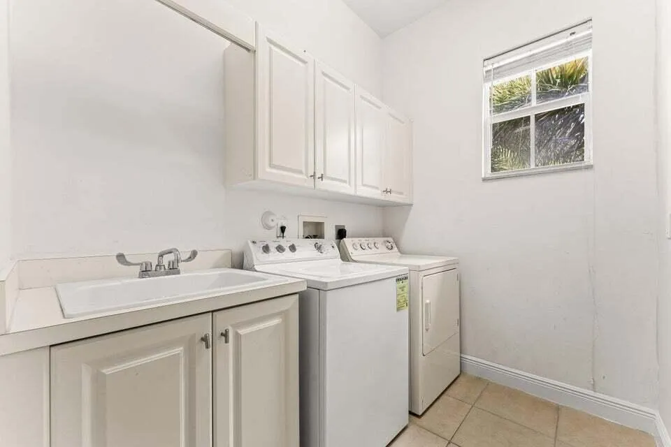 210 NE 69th Circle Boca Raton, FL 33487