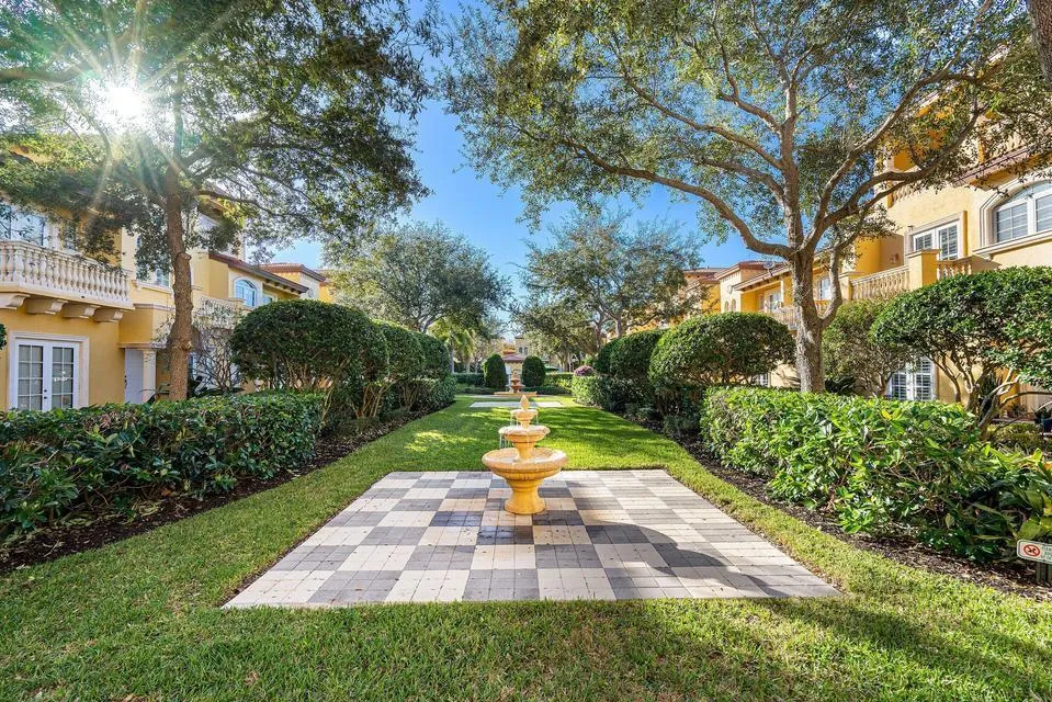 210 NE 69th Circle Boca Raton, FL 33487