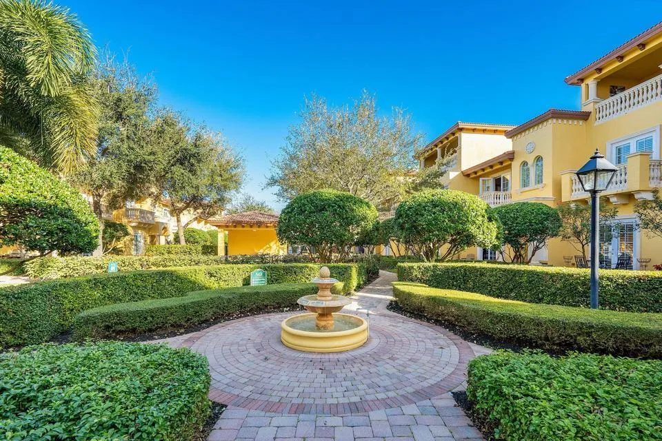210 NE 69th Circle Boca Raton, FL 33487