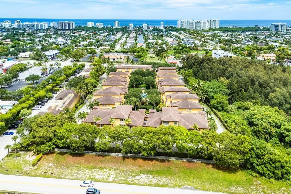 210 NE 69th Circle Boca Raton, FL 33487