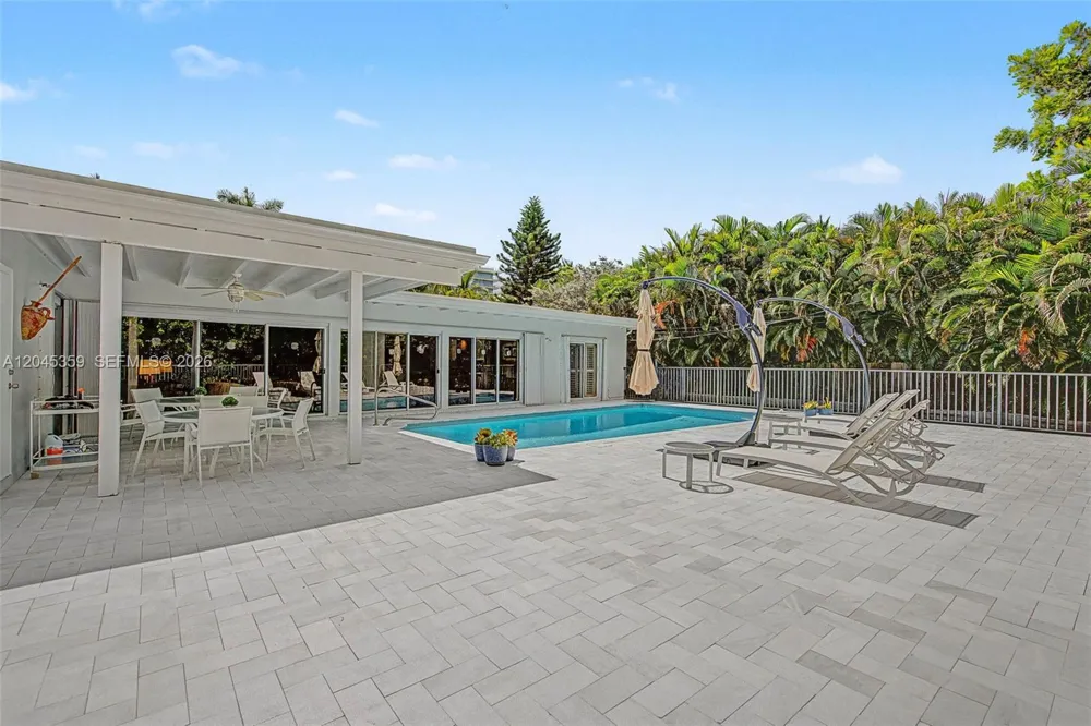 340 Atlantic Rd Key Biscayne, FL 33149