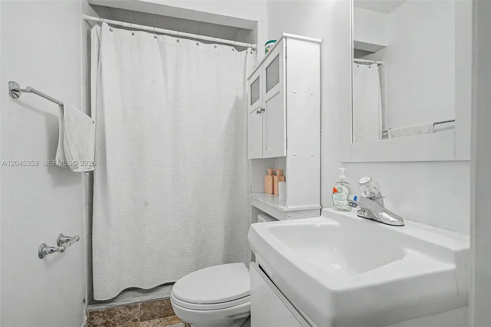 340 Atlantic Rd Key Biscayne, FL 33149