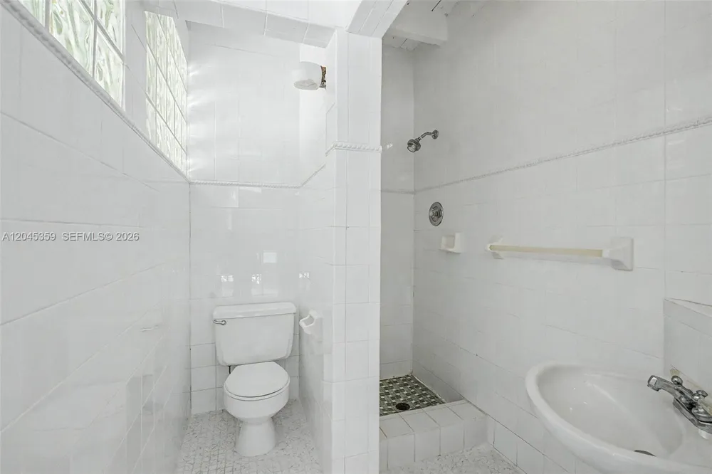 340 Atlantic Rd Key Biscayne, FL 33149