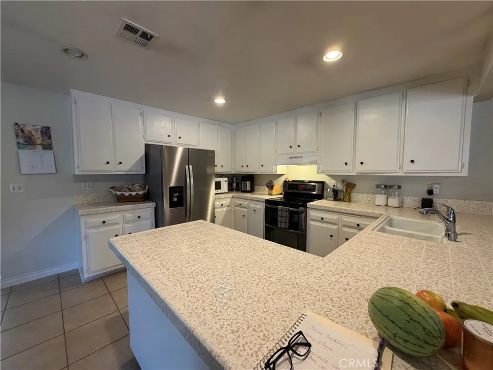32038 Crystalaire Llano, CA 93544