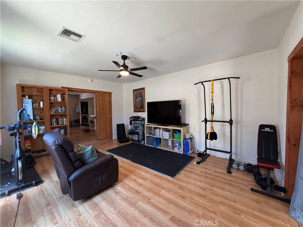 32038 Crystalaire Llano, CA 93544