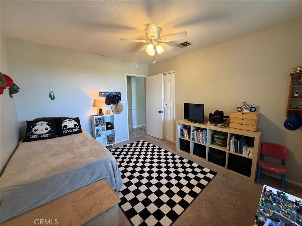 32038 Crystalaire Llano, CA 93544
