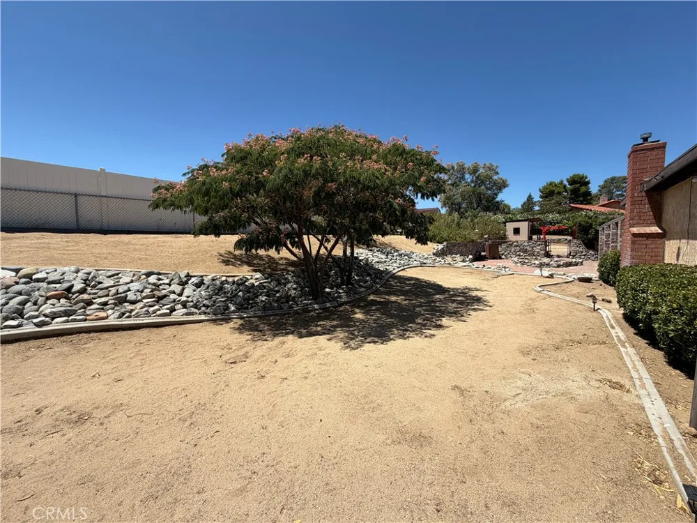 32038 Crystalaire Llano, CA 93544