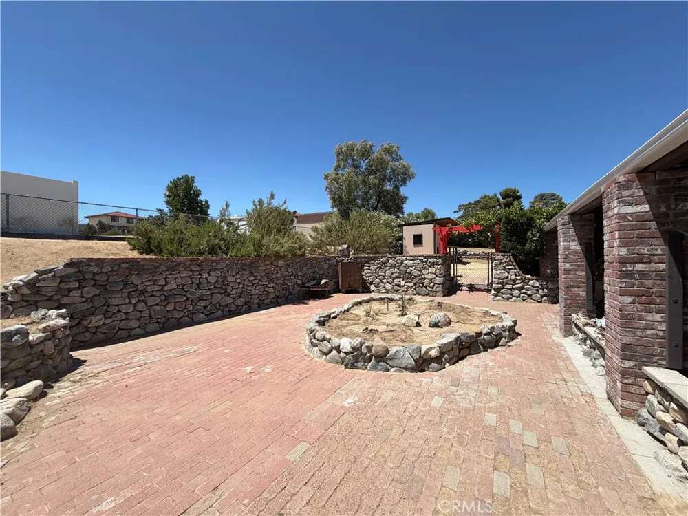 32038 Crystalaire Llano, CA 93544