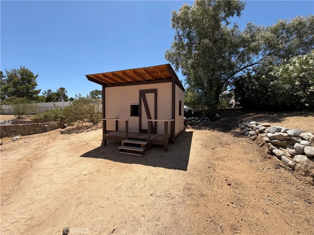 32038 Crystalaire Llano, CA 93544