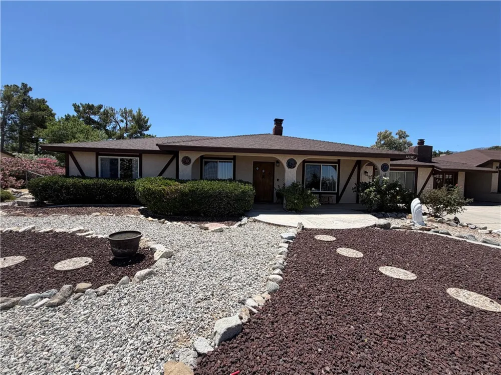 32038 Crystalaire Llano, CA 93544