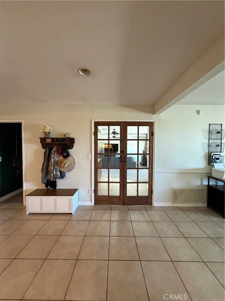 32038 Crystalaire Llano, CA 93544