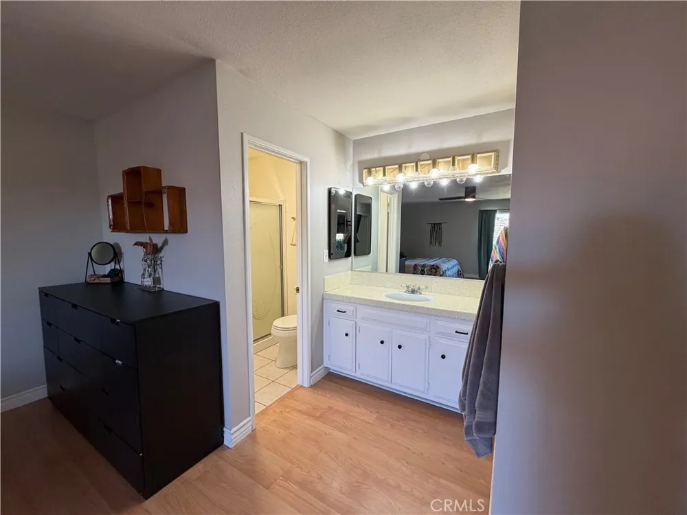 32038 Crystalaire Llano, CA 93544