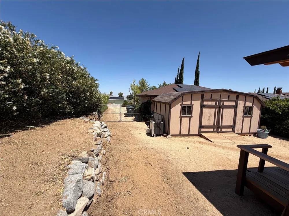 32038 Crystalaire Llano, CA 93544