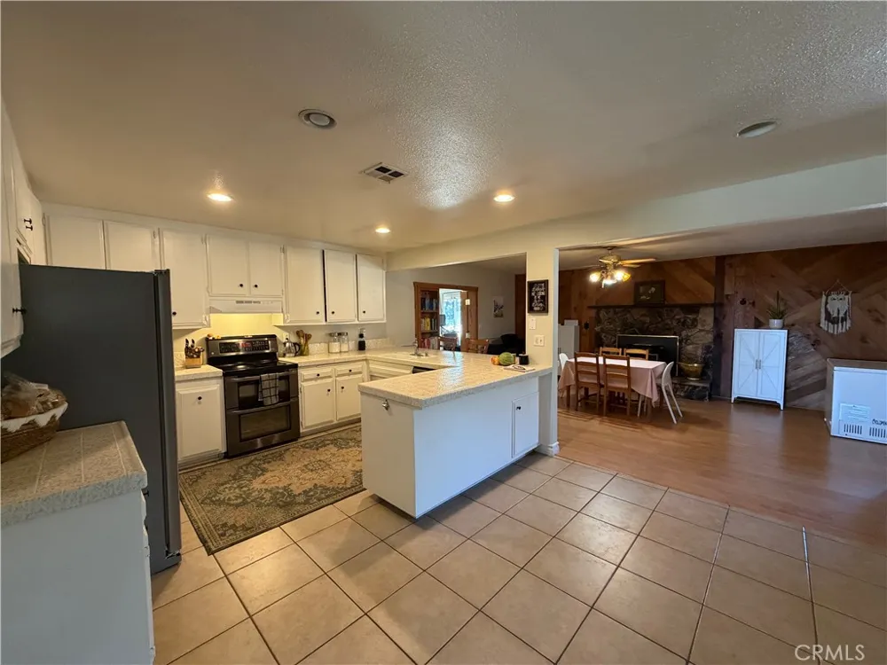 32038 Crystalaire Llano, CA 93544