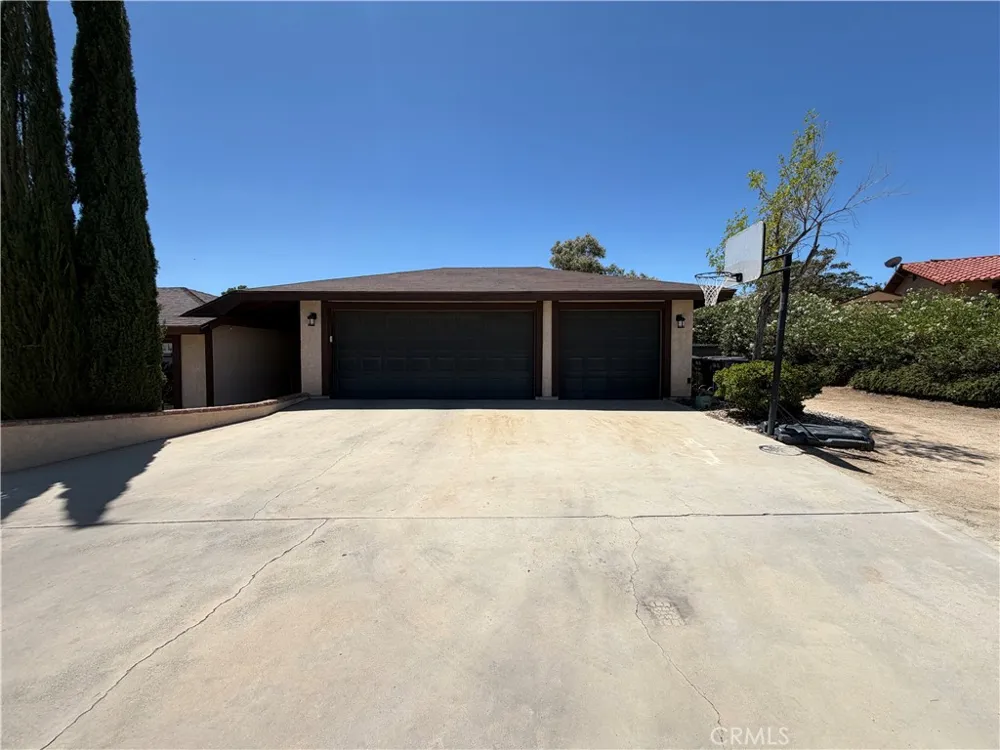 32038 Crystalaire Llano, CA 93544